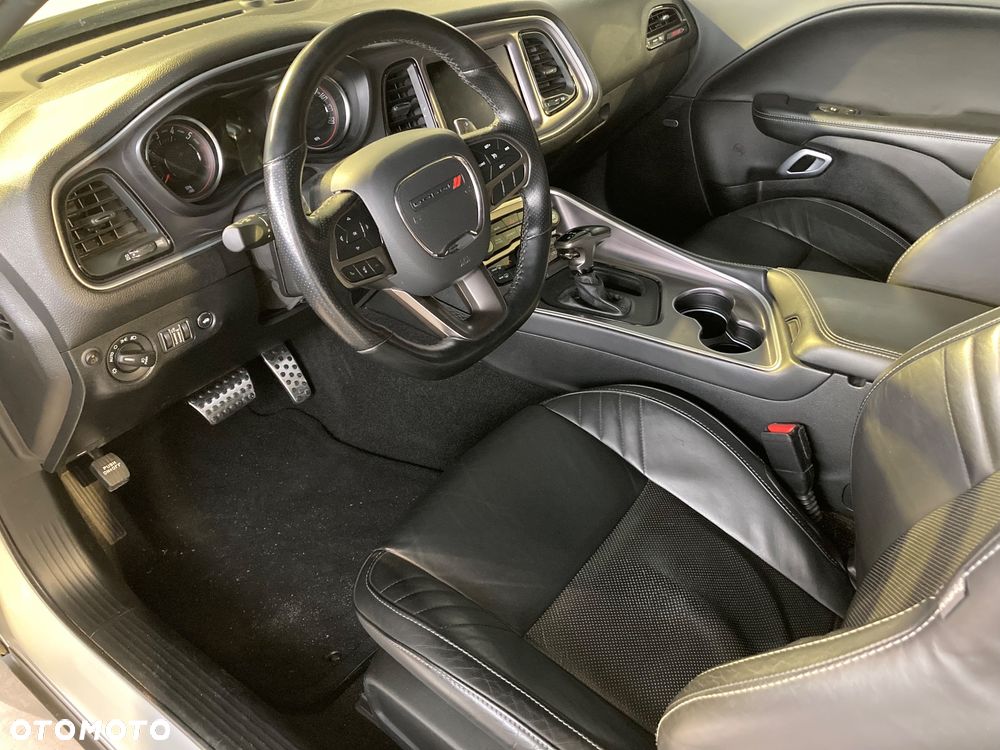 Dodge Challenger 6.4 Scat Pack - 21