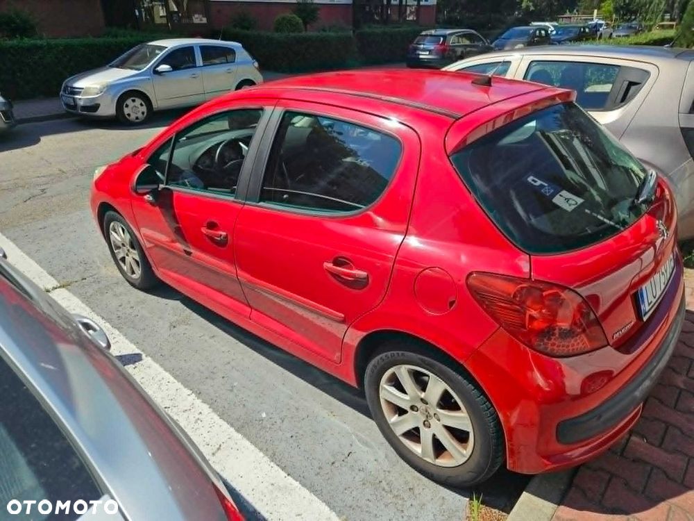 Peugeot 207 - 1