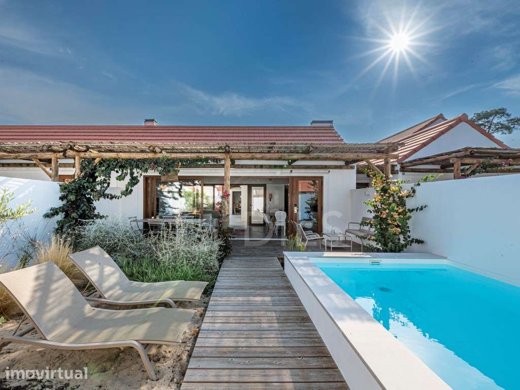Moradia T3 na Comporta com jardim privativo e deck exterior em madeira - Grande imagem: 2/24