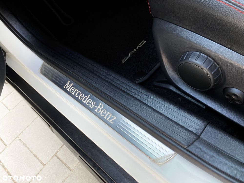 Mercedes-Benz GLA 200 7G-DCT AMG Line - 24