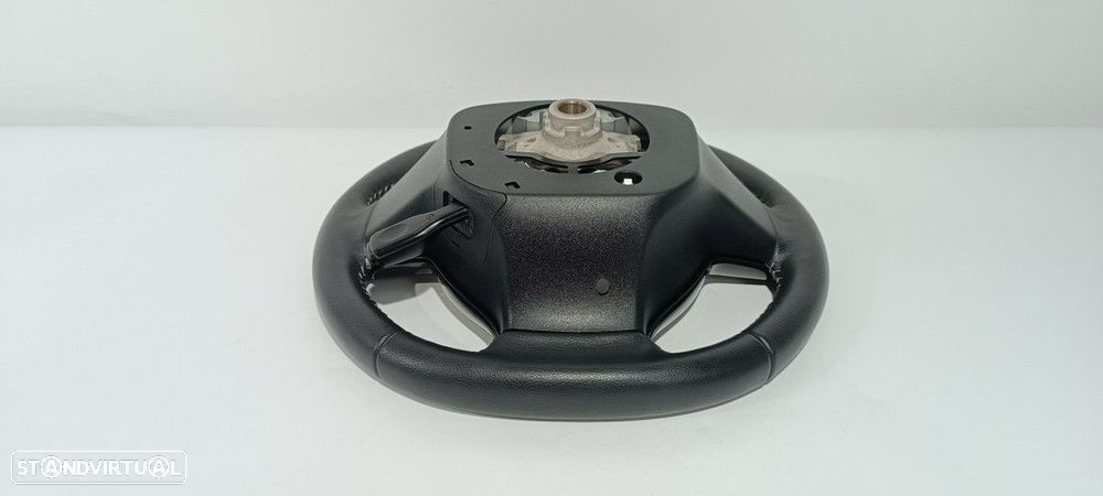 VOLANTE TOYOTA YARIS HYBRID ACTIVE - 4