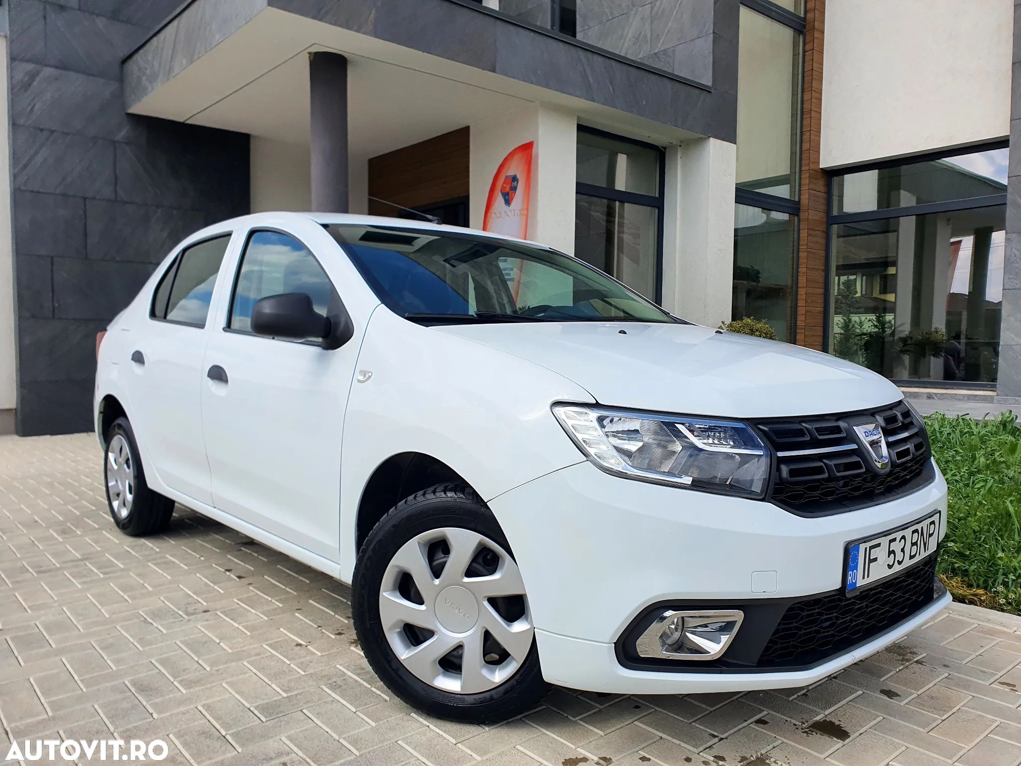 Dacia Logan 1.0 SCe SL PLUS - 1