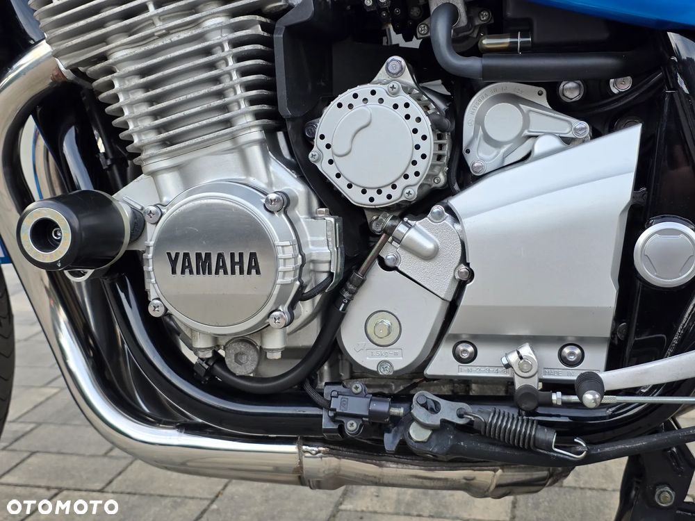 Yamaha XJR - 36