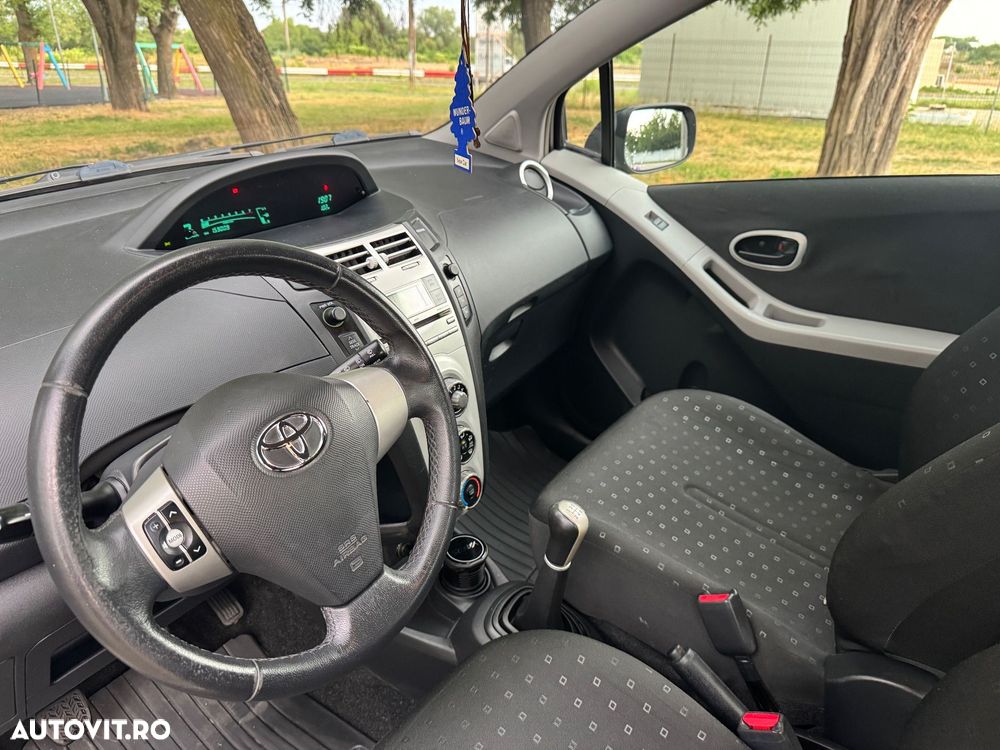 Toyota Yaris 1.0 Base - 4