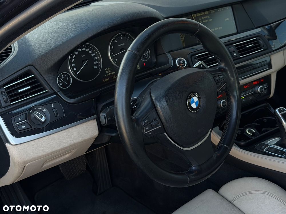 BMW Seria 5 528i Sport-Aut Luxury Line - 23