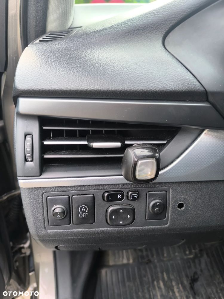 Toyota Avensis 2.0 D-4D Premium - 11