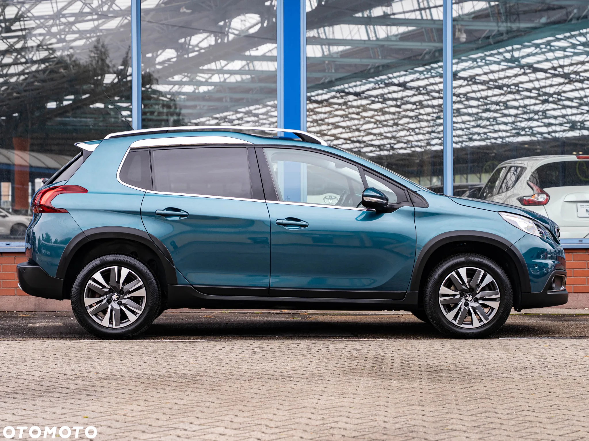 Peugeot 2008 1.2 Pure Tech Allure S&S EAT6 - 4