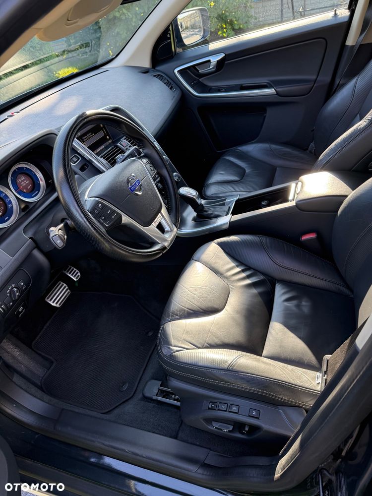 Volvo XC 60 D5 AWD R-Design Momentum - 14