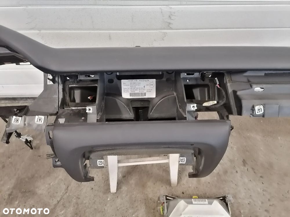 Deska Rozdzielcza Konsola Czarna Pulpit Poduszka Audi A8 D3 Europa - 9