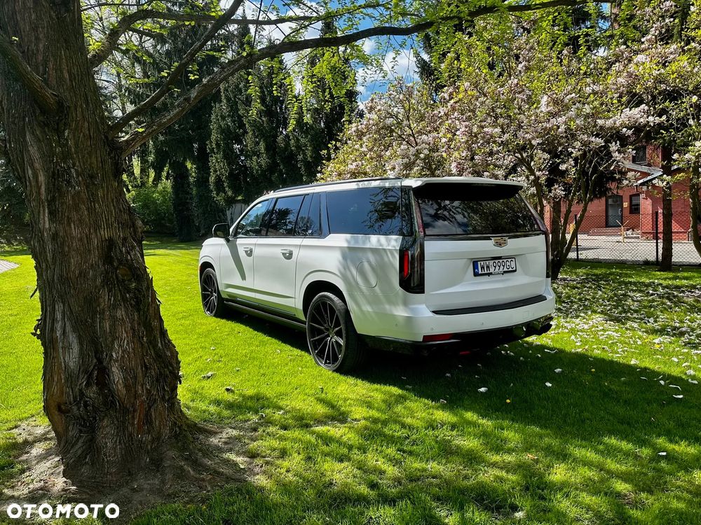 Cadillac Escalade - 4