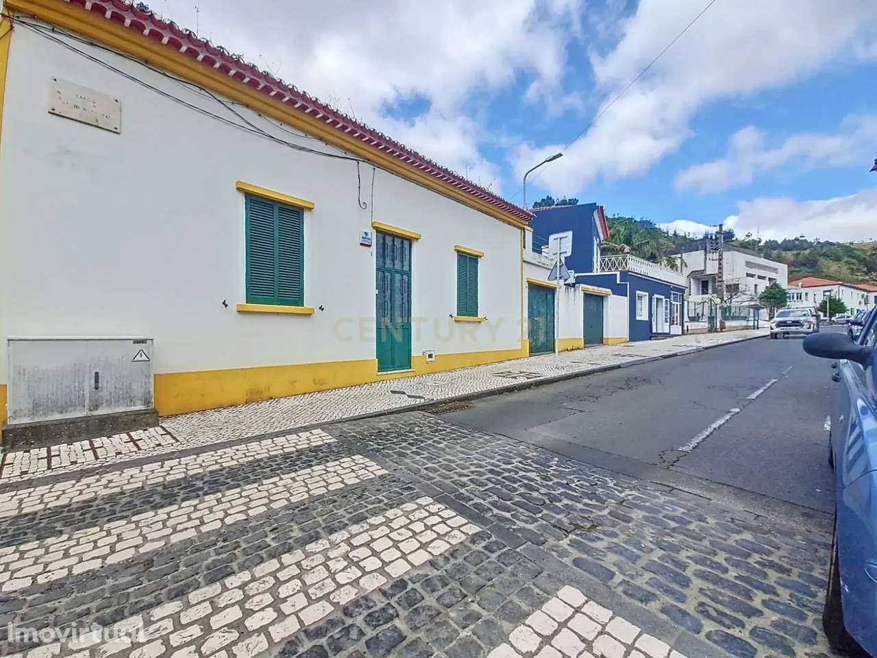 Moradia no Centro da Povoação com 2 Garagens - Grande imagem: 4/33