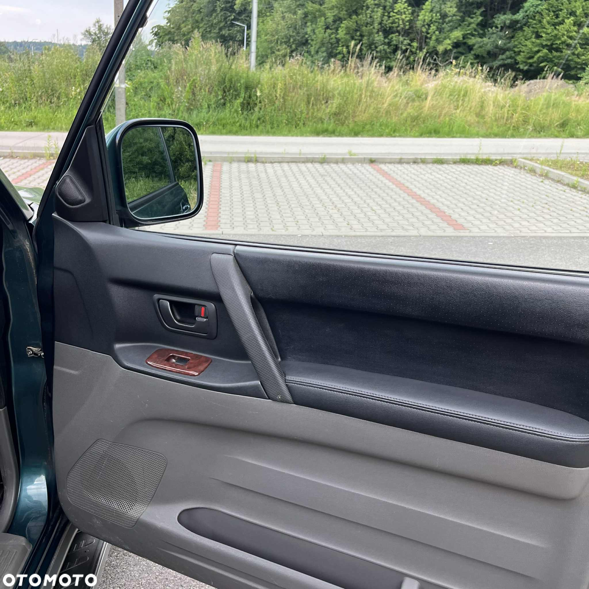 Mitsubishi Pajero - 19