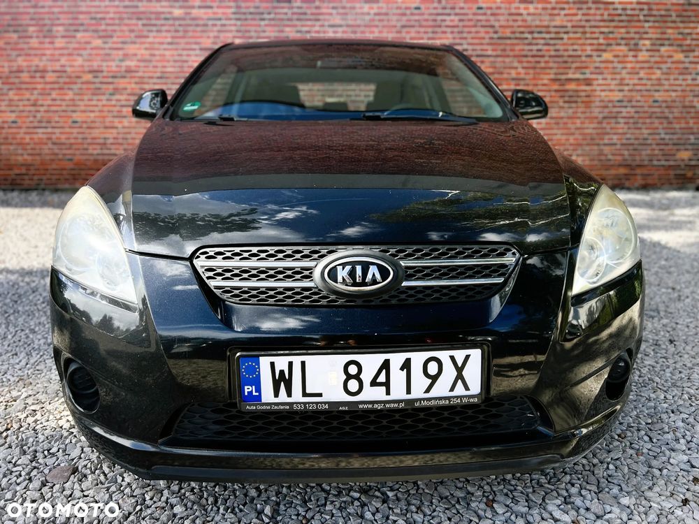 Kia Ceed - 32