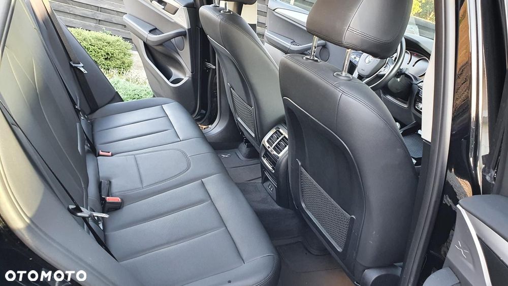 BMW X3 xDrive20d Advantage - 32