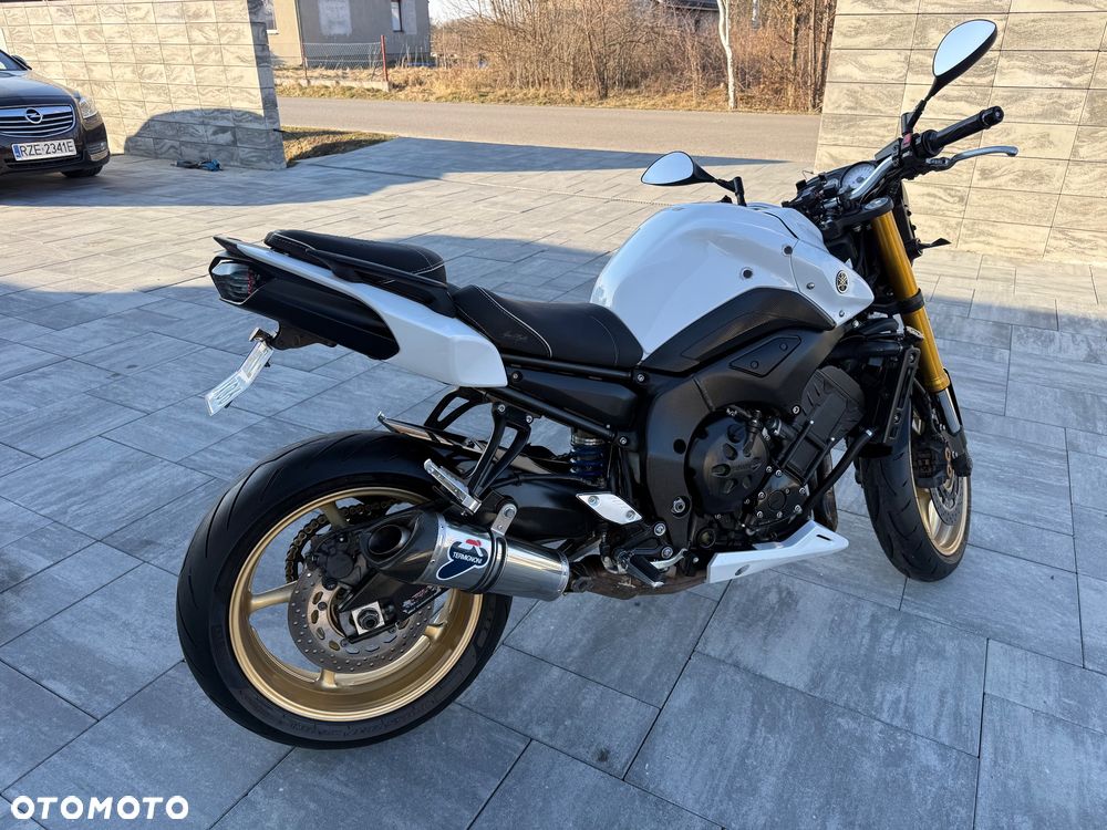 Yamaha FZ8 - 4