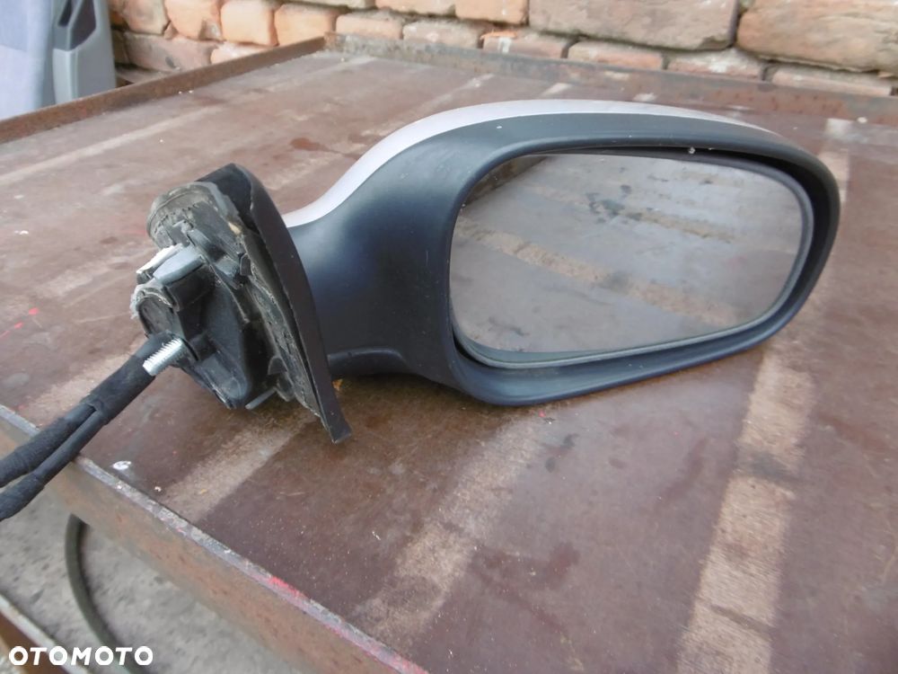 LUSTERKO PRAWE VOLVO V70 EUR. - 1