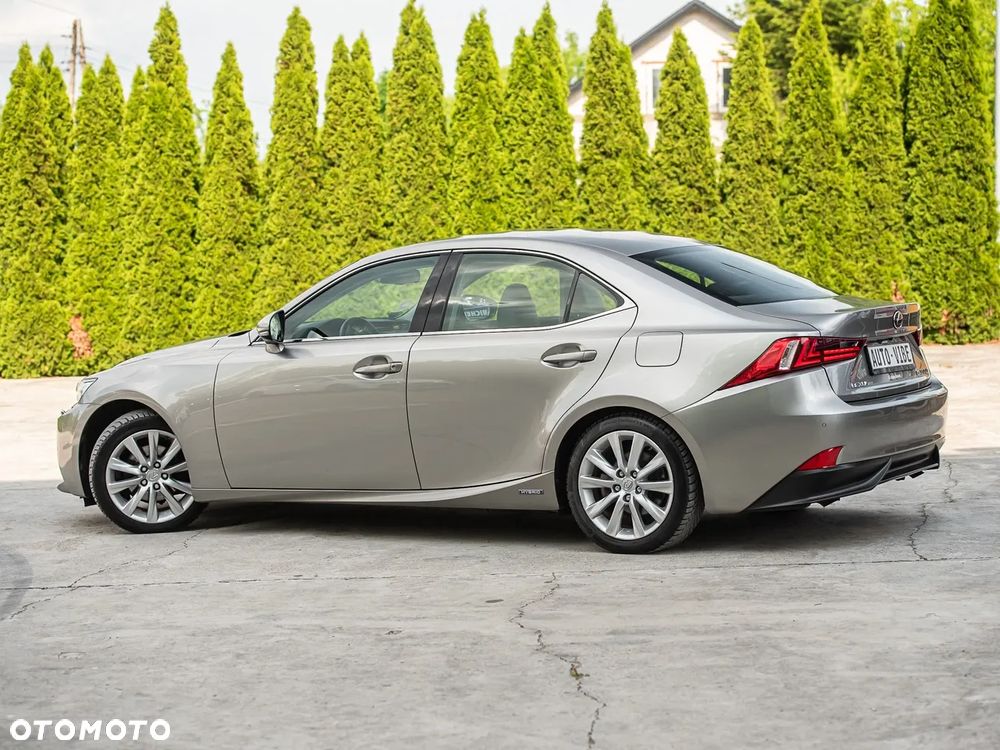 Lexus IS Luxury Line - 10
