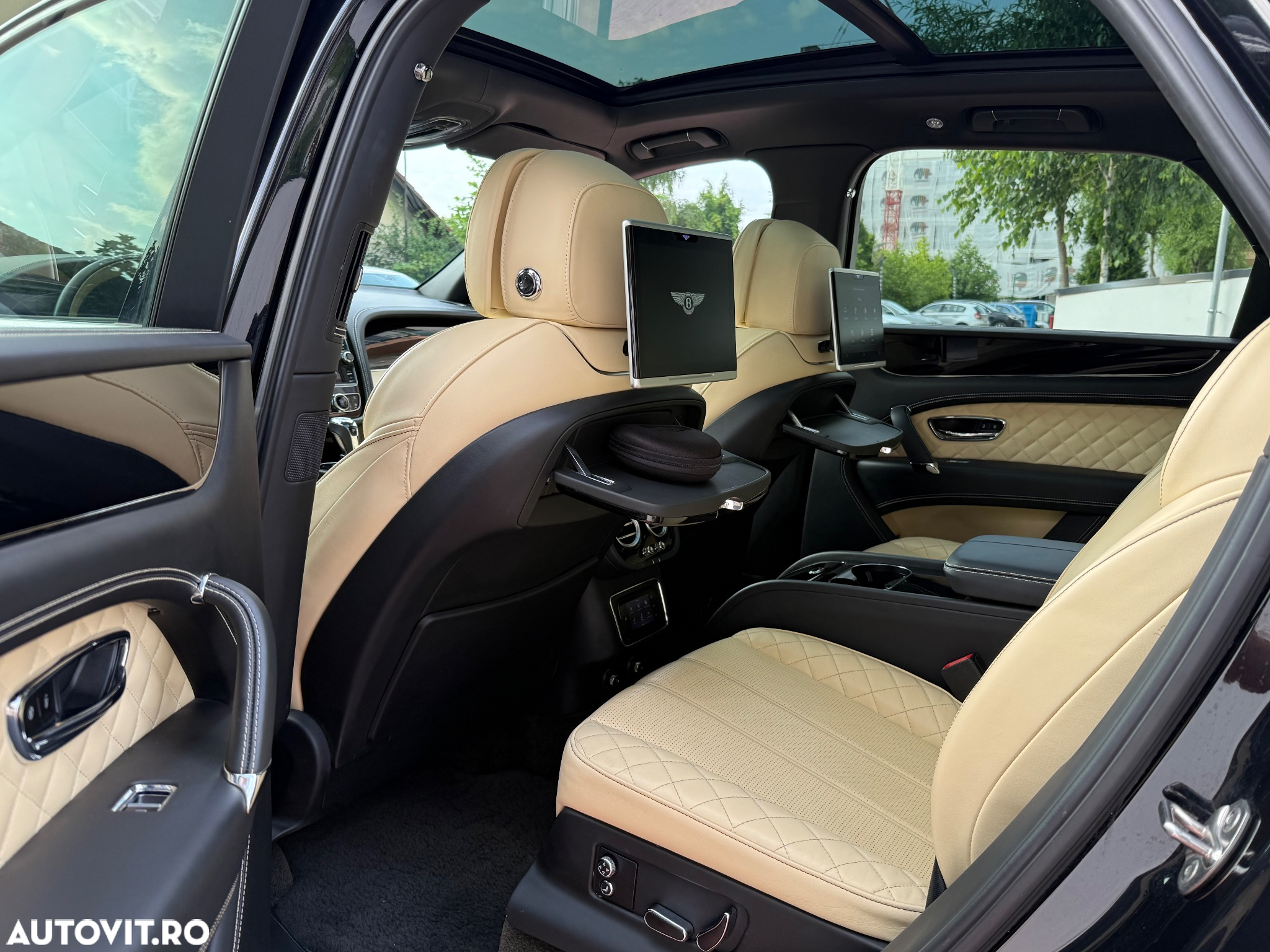 Bentley Bentayga - 11