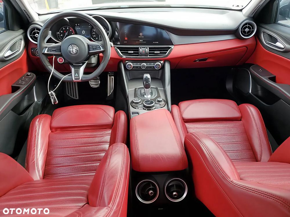 Alfa Romeo Giulia - 8