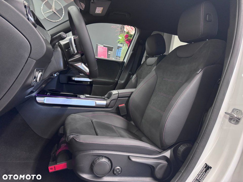 Mercedes-Benz GLB - 4