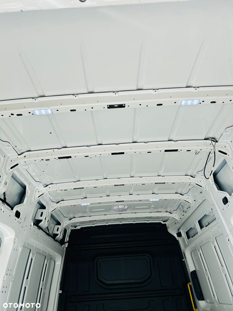 Volkswagen Crafter - 12