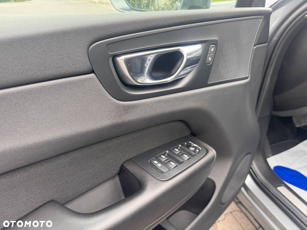 Volvo XC 60 B4 D Geartronic Momentum Pro - 23