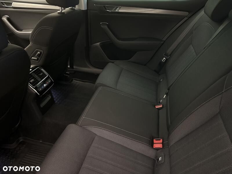 Skoda Superb 2.0 TDI SCR Style DSG - 23