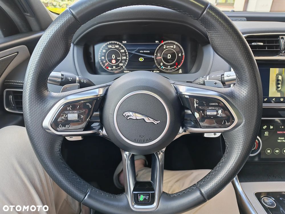 Jaguar XE 2.0 D180 AWD R-Dynamic SE - 27