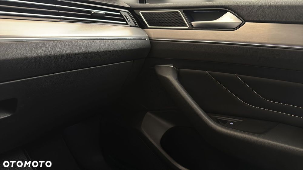 Volkswagen Passat 2.0 TSI Elegance DSG - 20