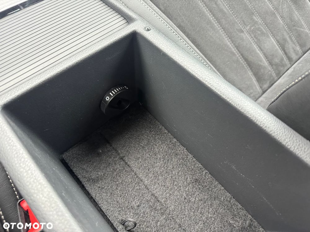 Skoda Superb 2.0 TDI DSG Ambition - 35