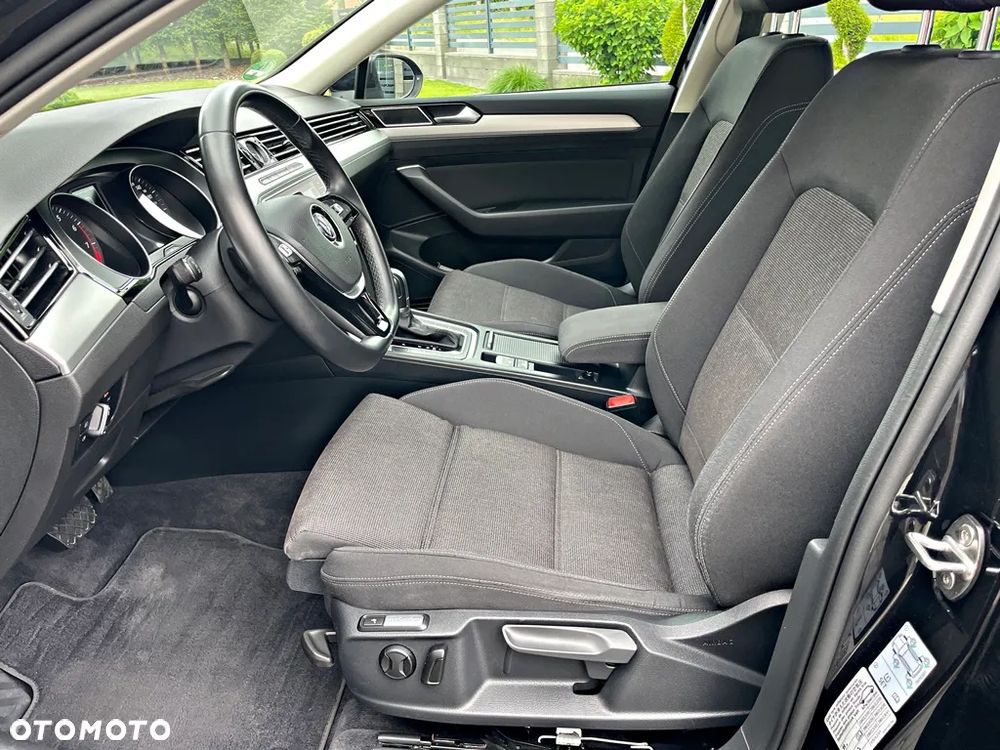 Volkswagen Passat ver-variant-1-5-tsi-opf-dsg-comfortline - 22
