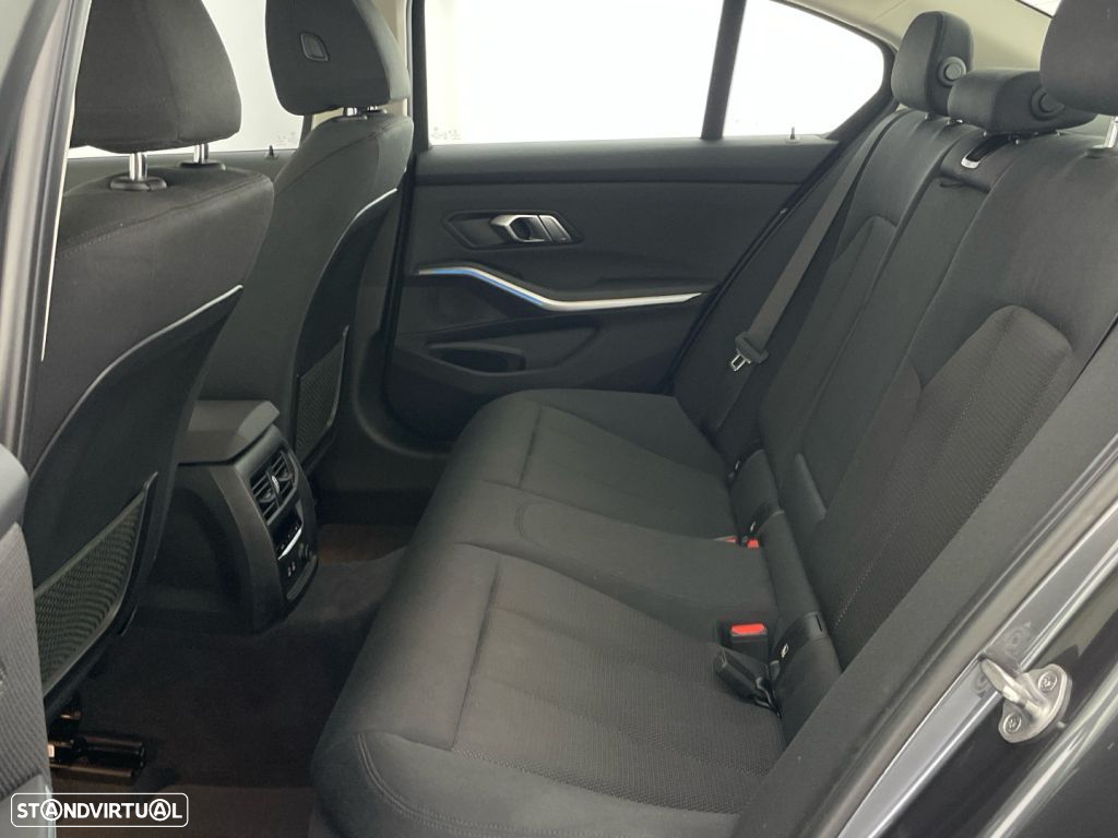 BMW 330 e Auto - 12