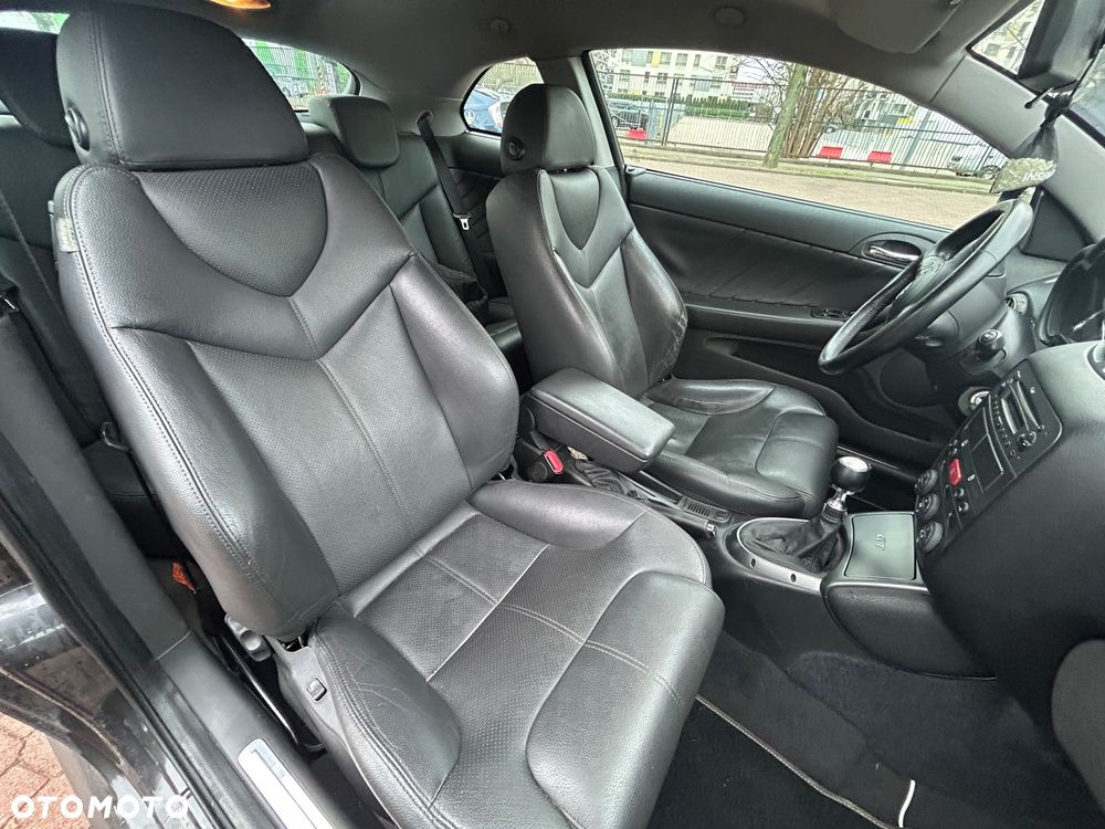 Alfa Romeo GT 1.9 JTD M-Jet Distinctive - 11