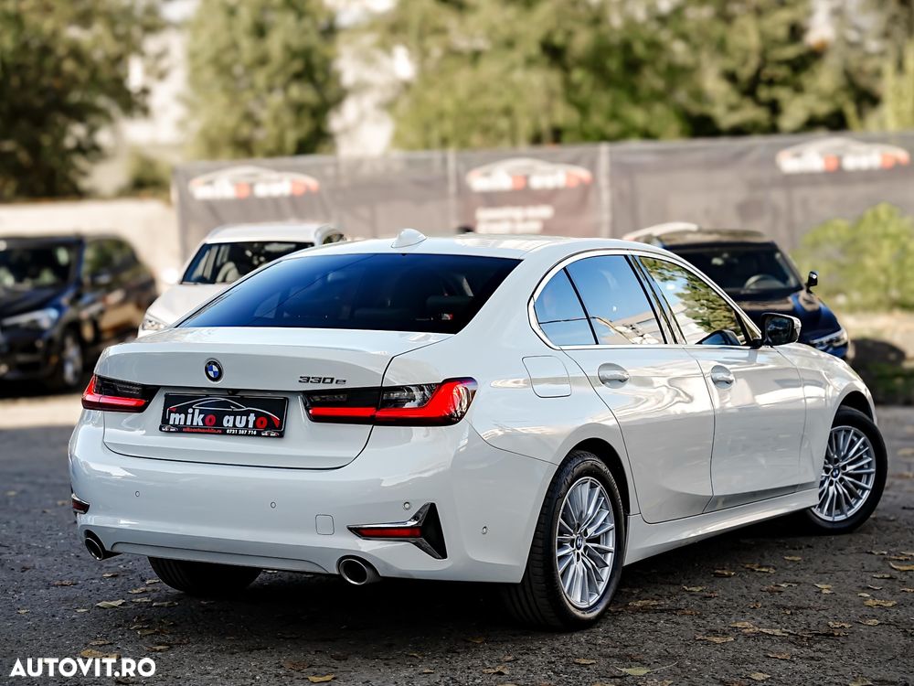BMW Seria 3 330e Aut. Luxury Line - 12
