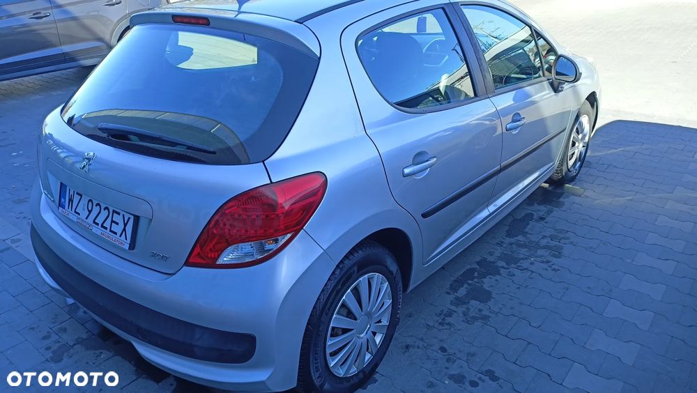 Peugeot 207 - 1