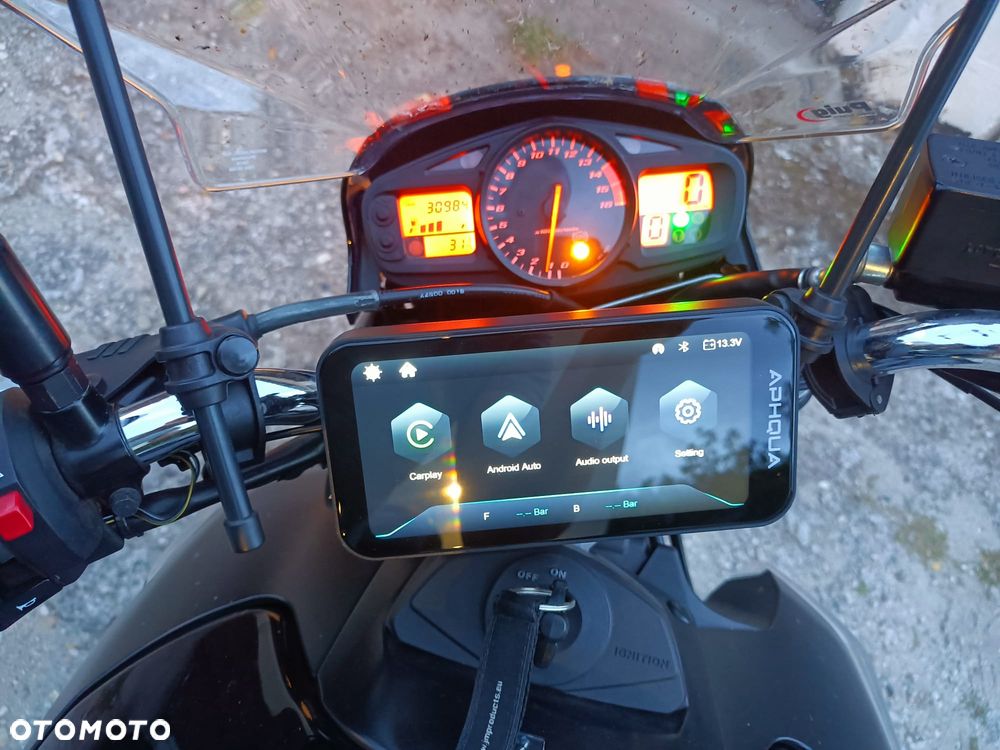 Suzuki GSR - 8
