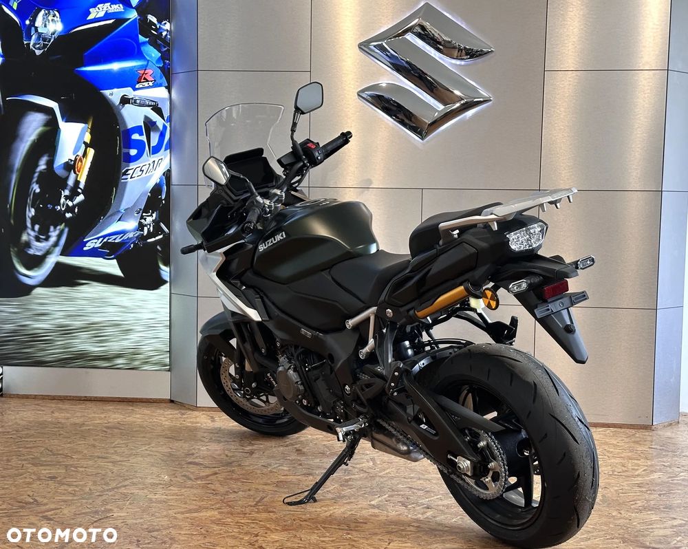 Suzuki GX - 8