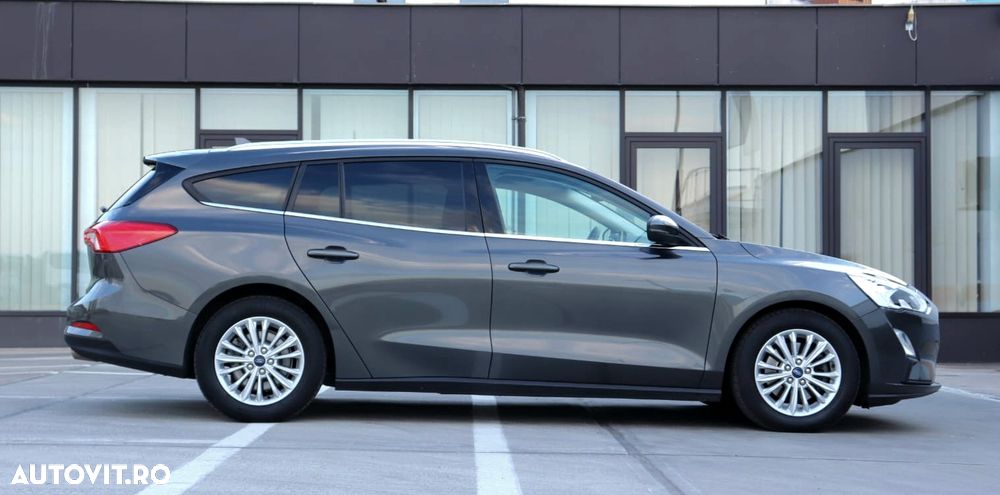 Ford Focus - 32