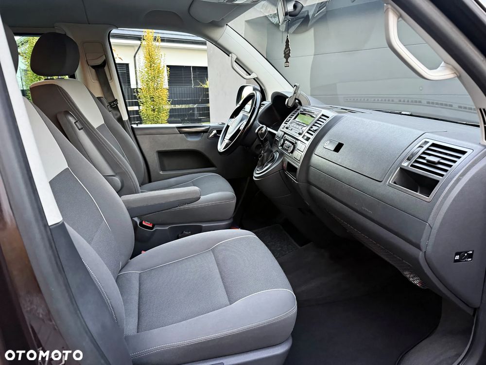 Volkswagen Multivan - 32