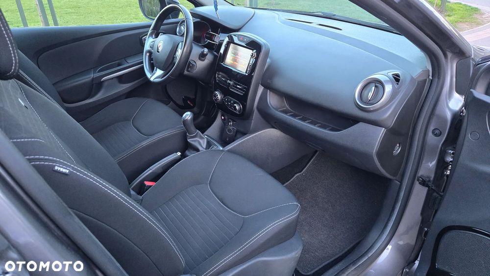 Renault Clio 1.2 16V 75 LIMITED - 10