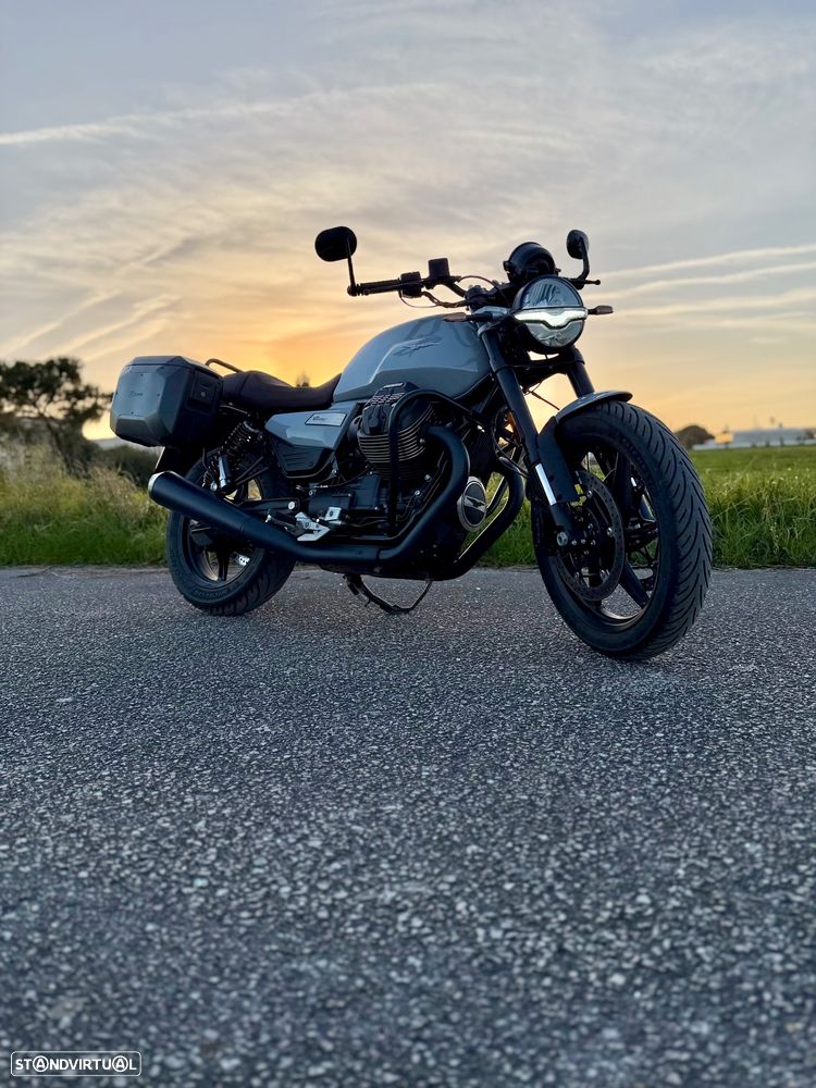 Moto Guzzi V7 Sport - 1