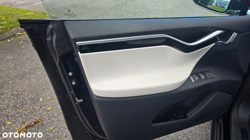 Tesla Model X Long Range Plus - 14
