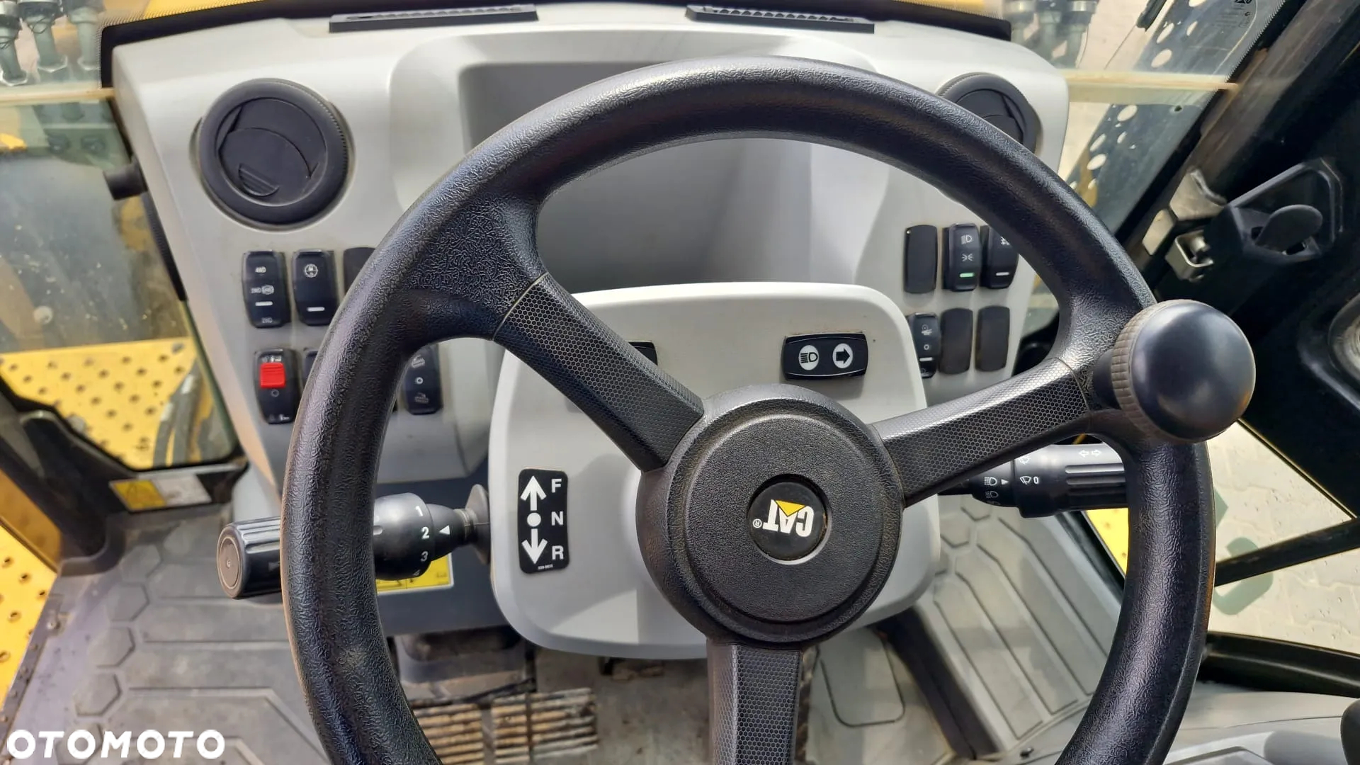 Caterpillar 432F2 - 11