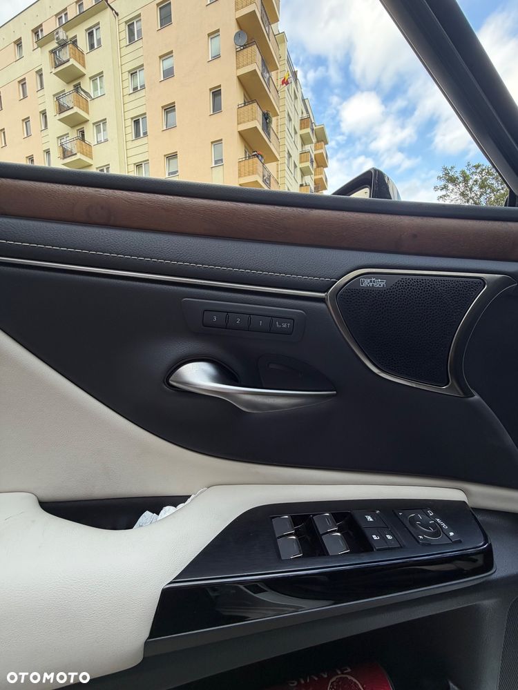 Lexus ES - 12