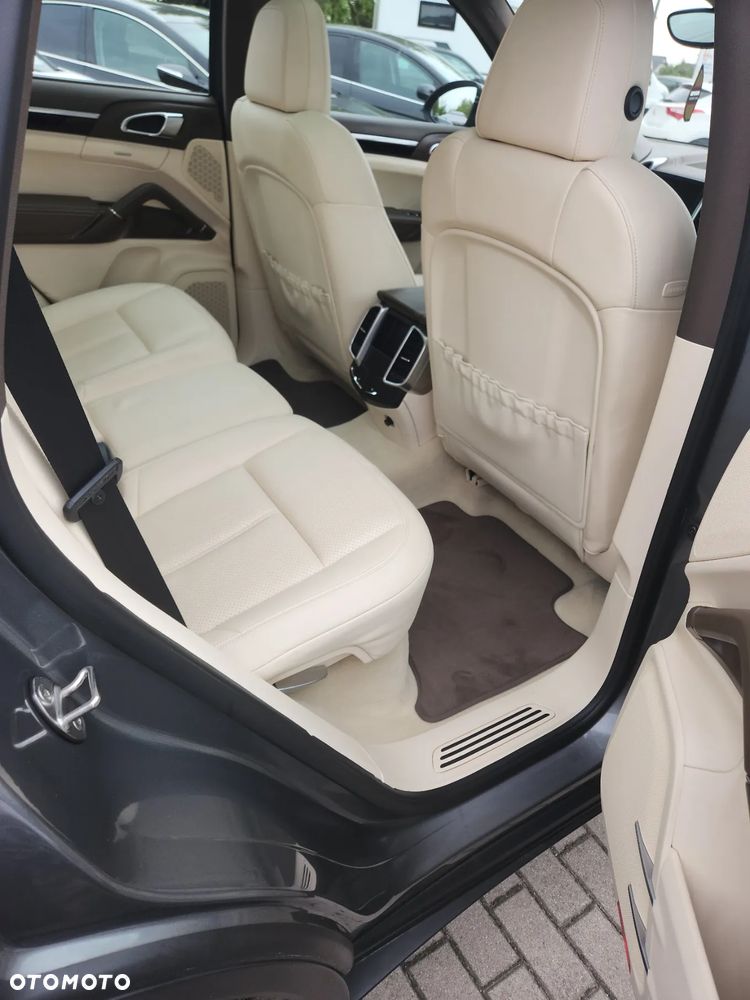 Porsche Cayenne Tiptronic S - 9