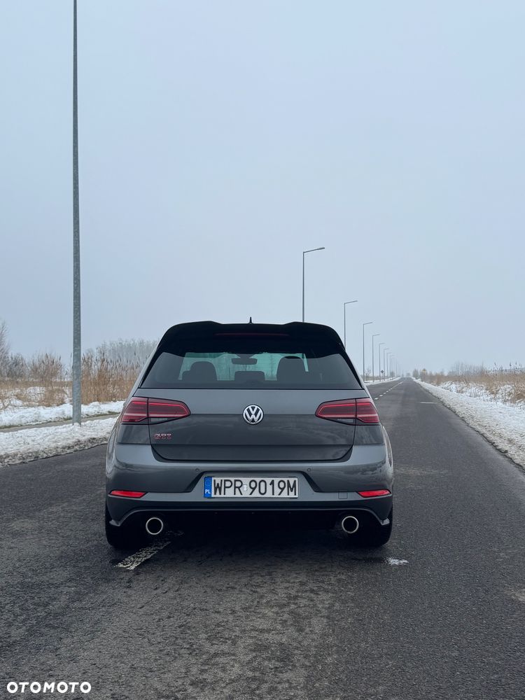 Volkswagen Golf - 6