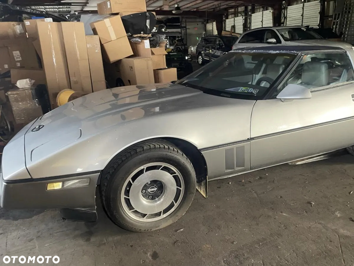 Chevrolet Corvette - 28