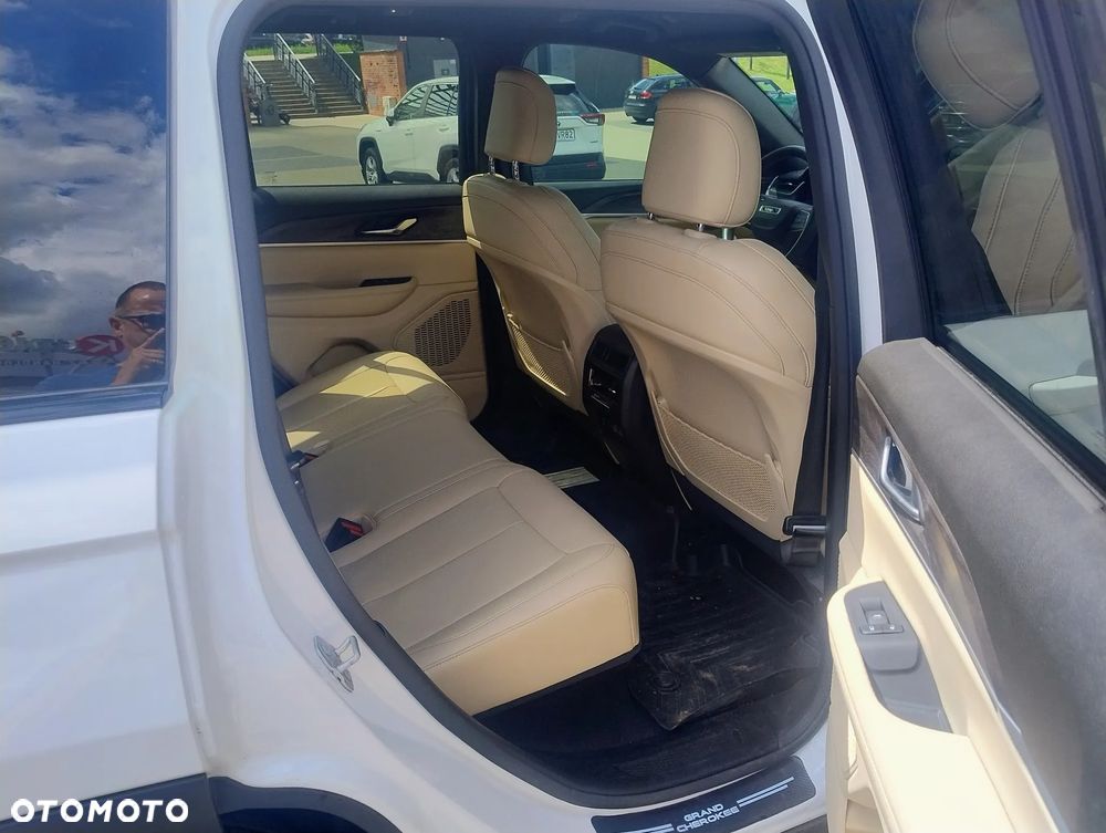 Jeep Grand Cherokee - 11