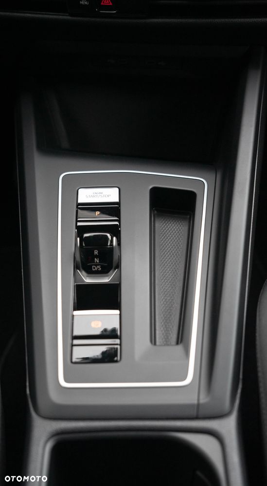 Volkswagen Golf VIII 1.5 eTSI EVO Style DSG - 23