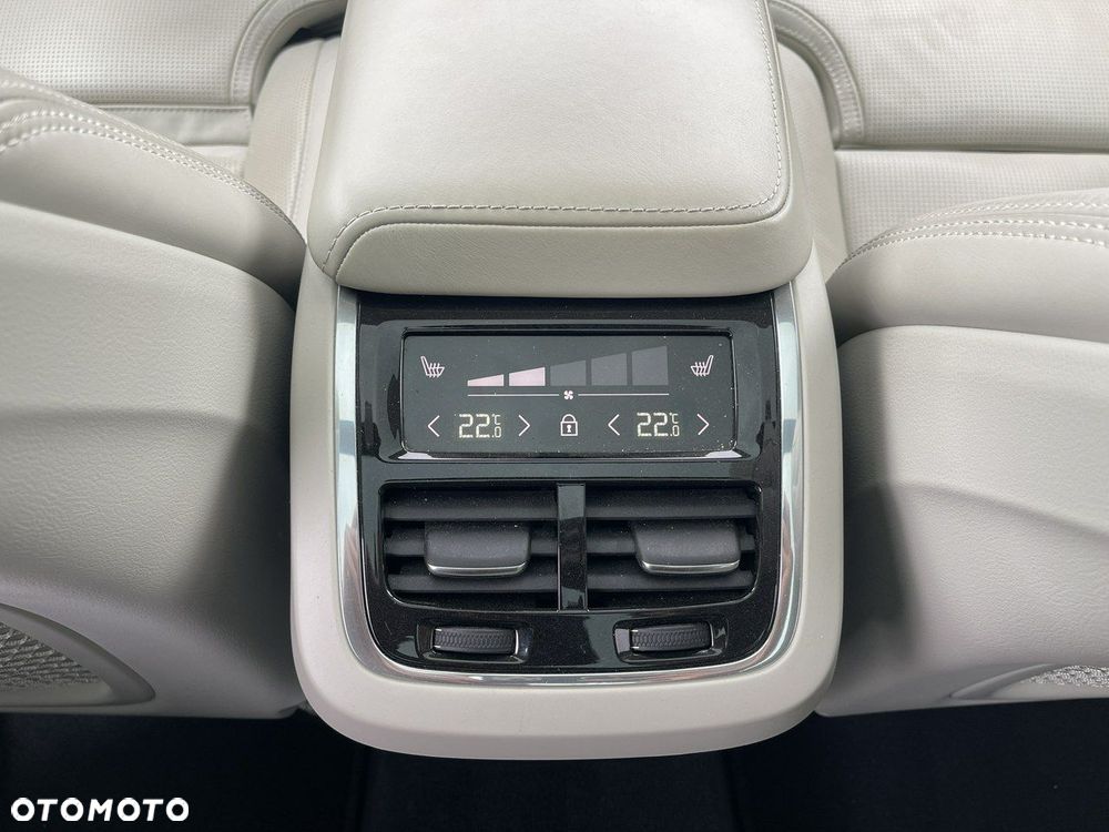 Volvo XC 60 B5 D AWD Ultimate Bright - 16